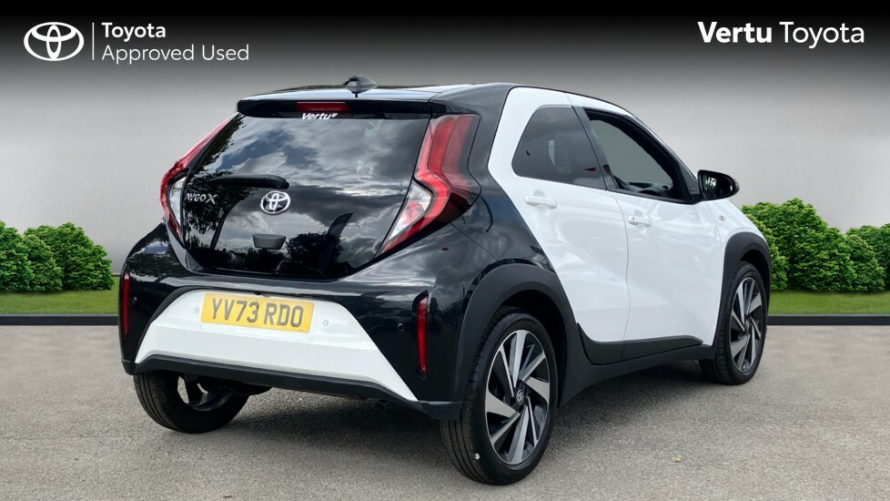 Toyota Aygo X Edge YV73RDO White #2