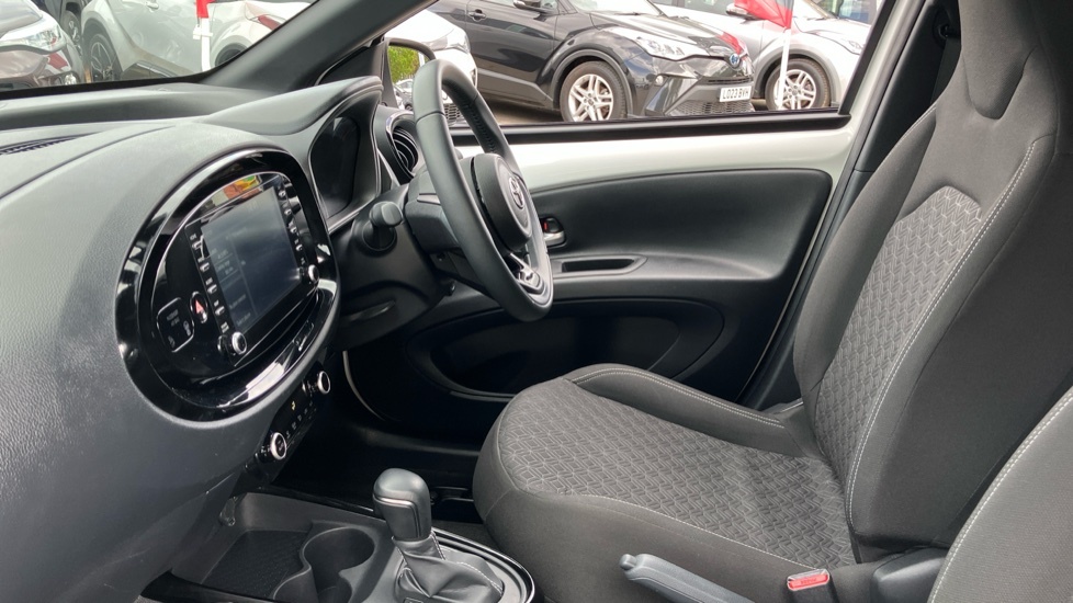 Toyota Aygo X Edge YV73RDO White #5