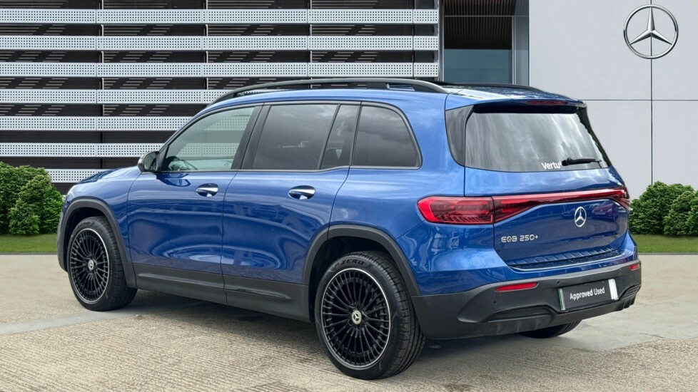 Mercedes-Benz EQB Amg Line Premium Plus Blue #2