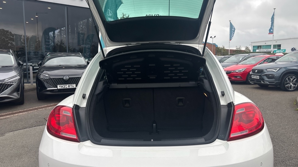 Volkswagen Beetle Sport White #4