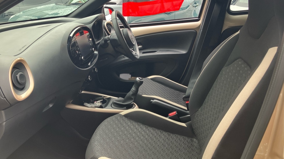 Toyota Aygo X Edge Beige #5