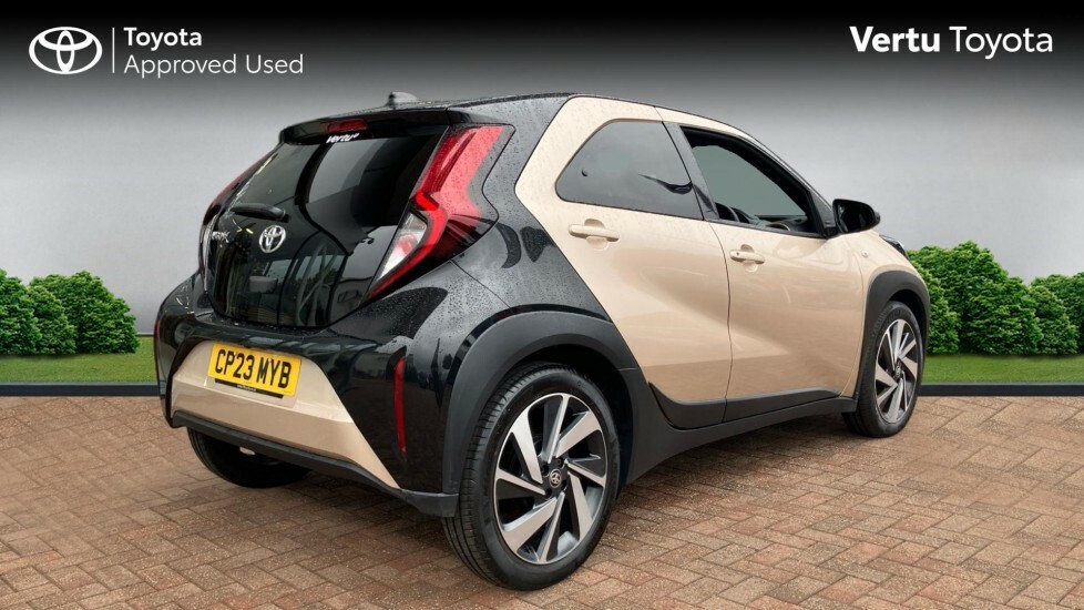Toyota Aygo X Edge Beige #2