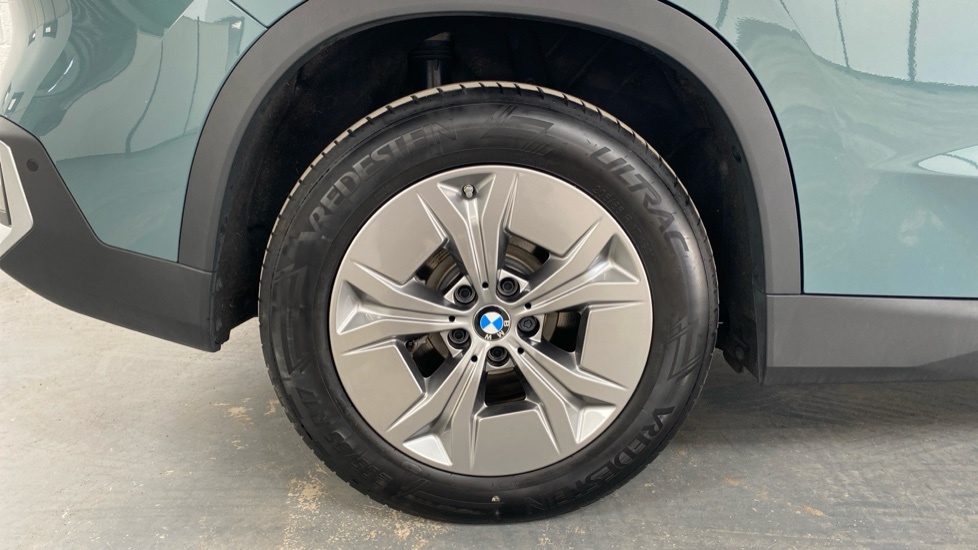 BMW iX1 Shadow Edition White #28