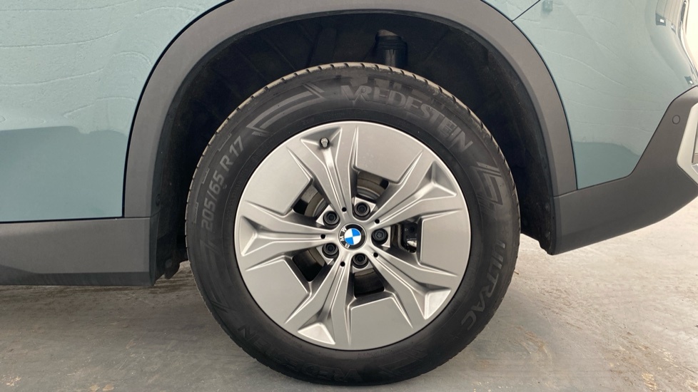 BMW iX1 Shadow Edition White #34