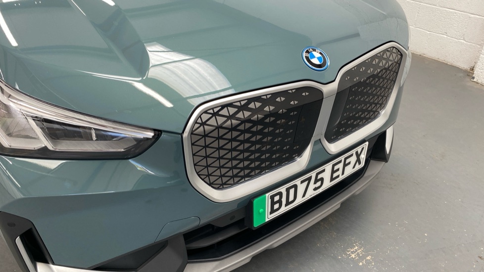BMW iX1 Shadow Edition White #31