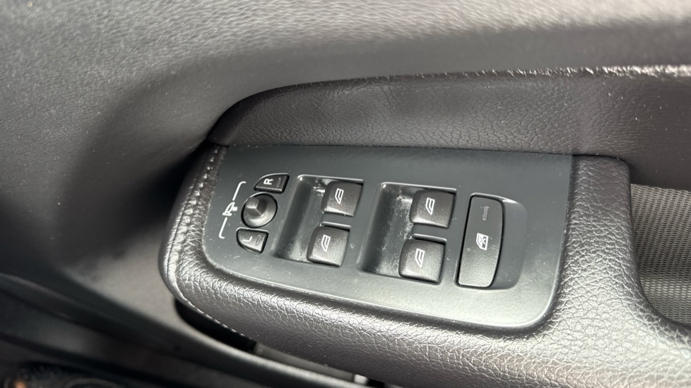 Volvo XC60 B5 P Momentum Blue #33