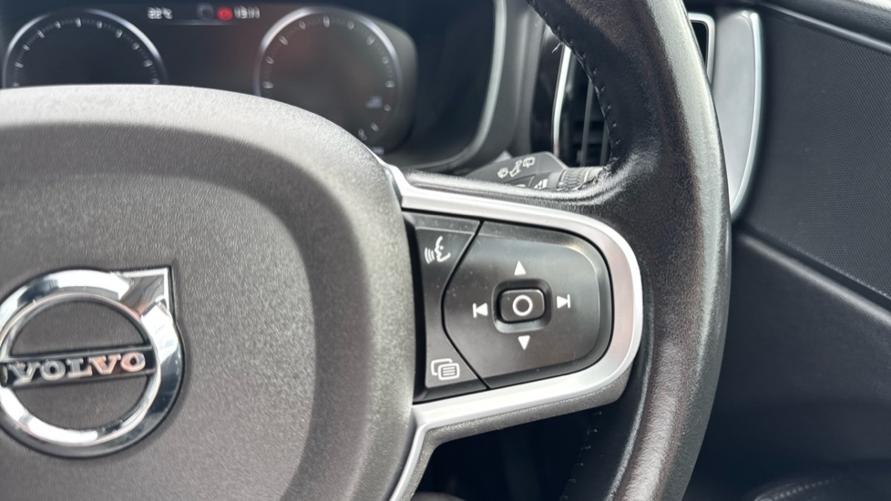 Volvo XC60 B5 P Momentum Blue #35