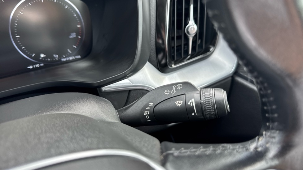 Volvo XC60 B5 P Momentum Blue #36