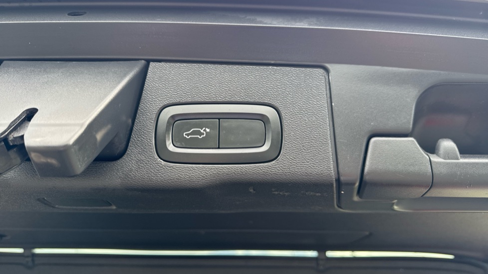 Volvo XC60 B5 P Momentum Blue #23