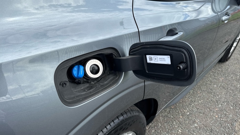 Volvo XC60 B5 P Momentum Blue #25