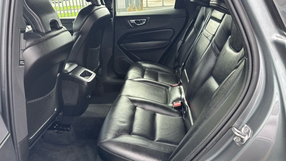 Volvo XC60 B5 P Momentum Blue #16