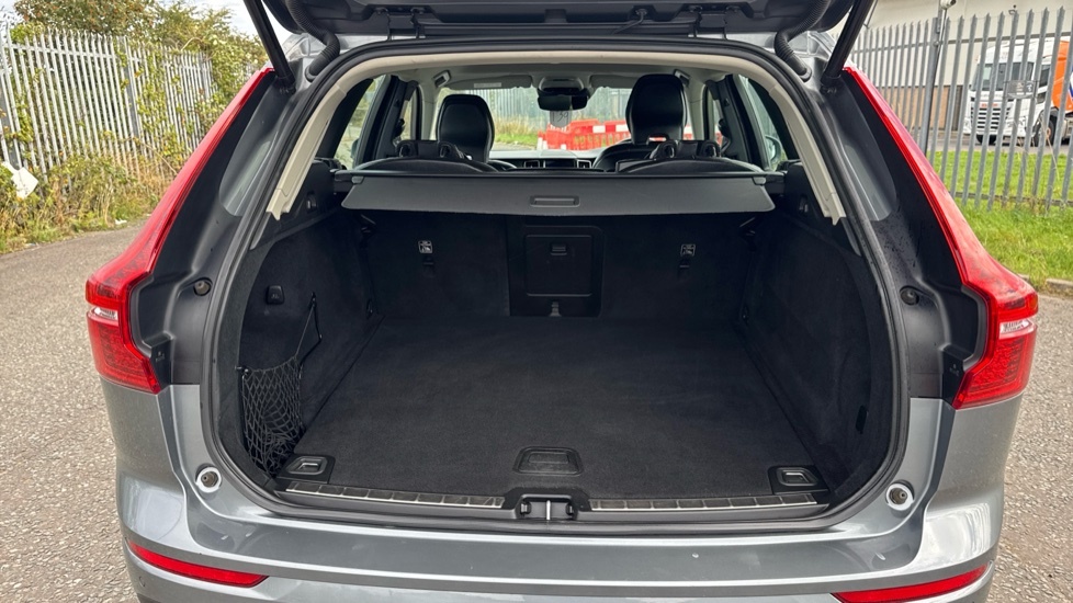 Volvo XC60 Momentum Grey #4