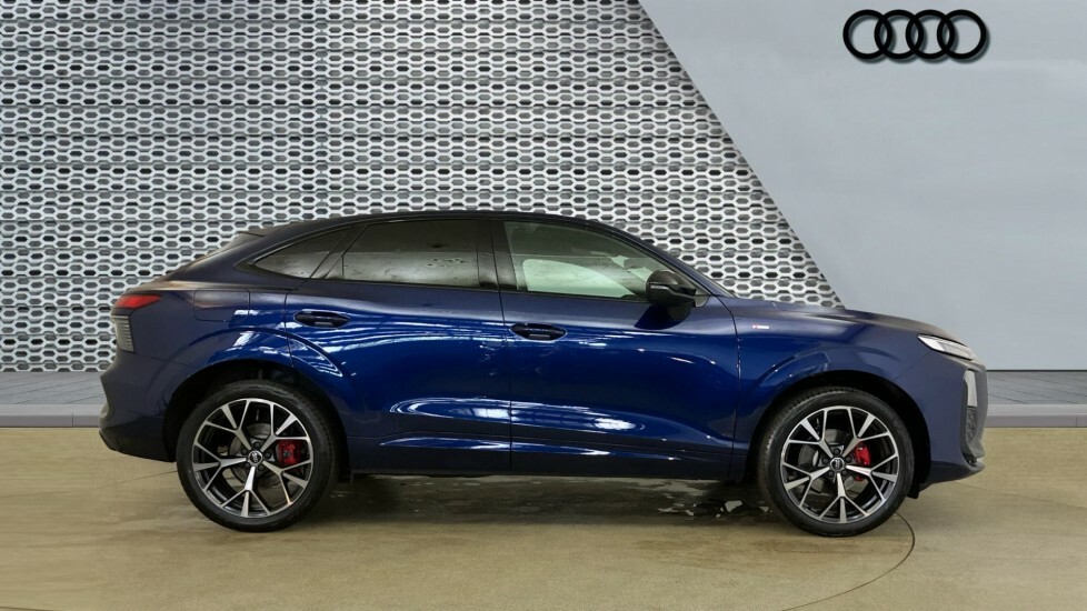 Audi Q3 Edition 1 Blue #4