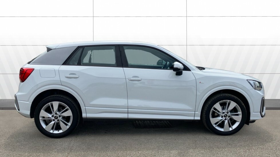 Audi Q2 S Line YS23VLU White #5