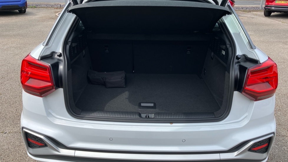 Audi Q2 S Line YS23VLU White #4
