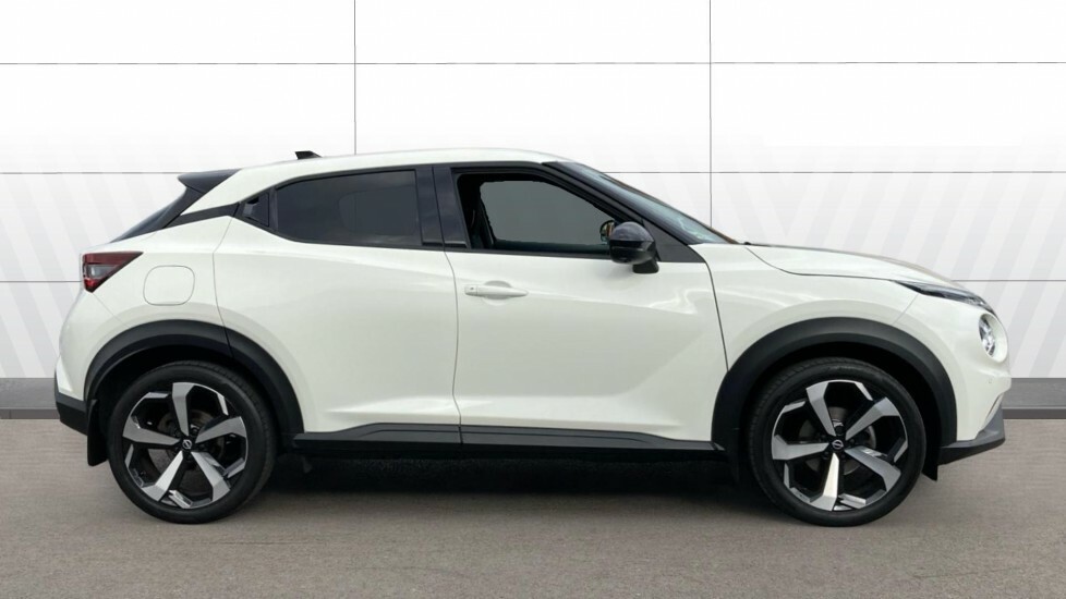 Nissan Juke Tekna White #5