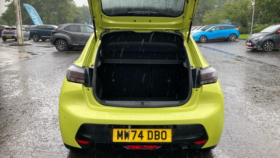 Peugeot 208 Allure Yellow #4