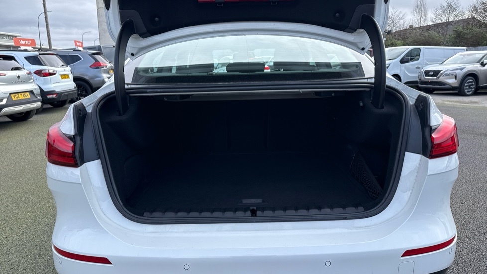 BMW 2 Series Sport HN21TVT White #4