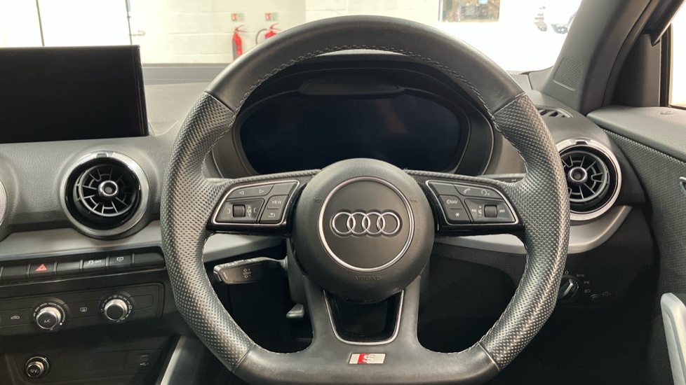 Audi Q2 Black Edition DE71CSV Blue #5