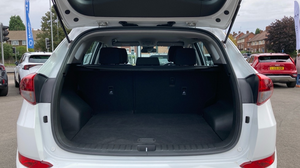 Hyundai Tucson Se White #4