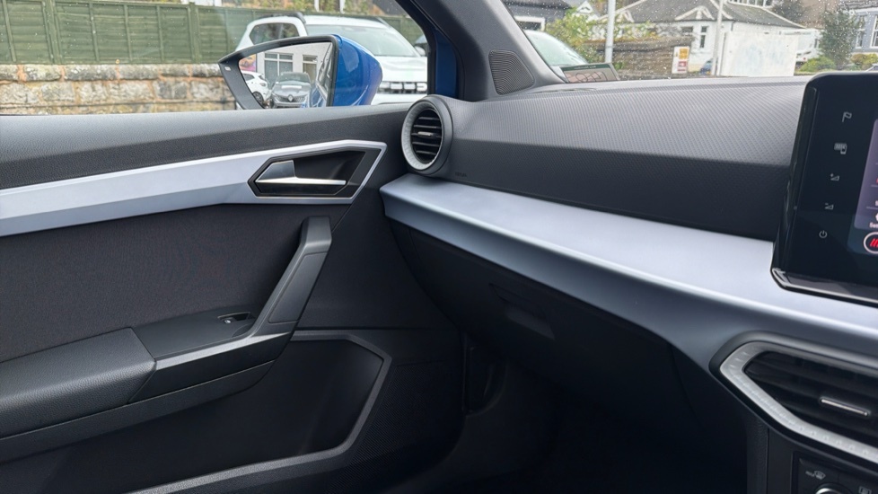 Seat Arona Se White #38