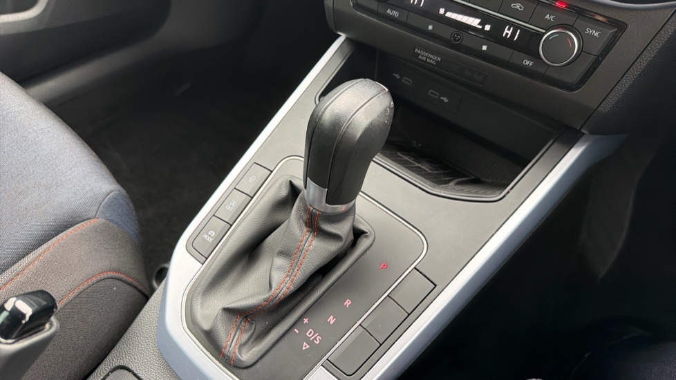 Seat Arona Se White #13