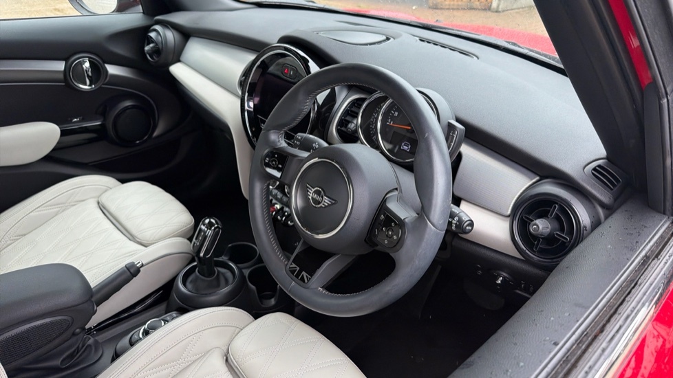 Mini Hatch Cooper Exclusive YE72UYW Red #6