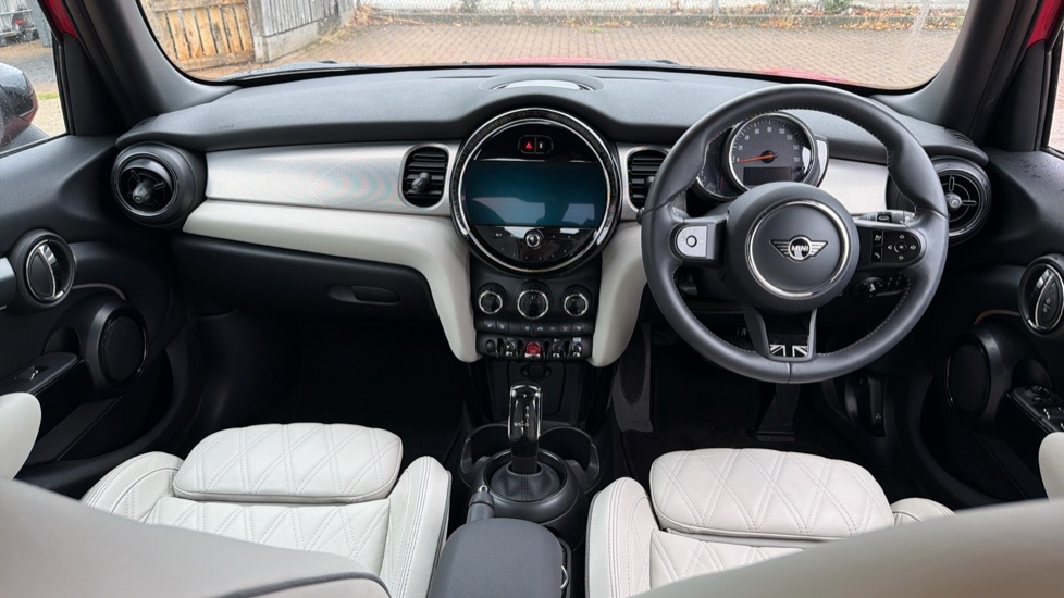 Mini Hatch Cooper Exclusive YE72UYW Red #4