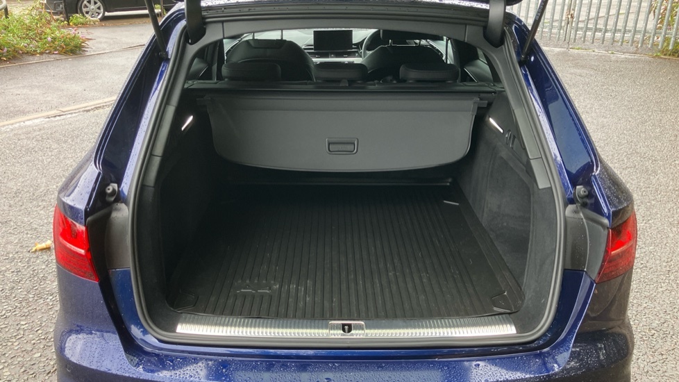 Audi A4 S Line VE73UPZ Blue #4