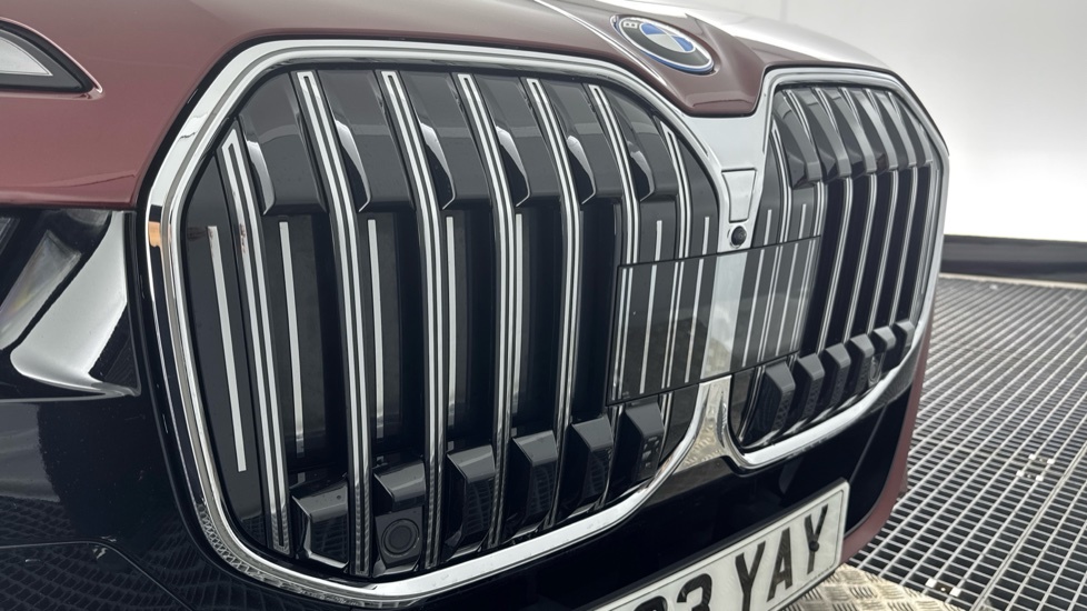 BMW 7 Series M760e Xdrive Black #32