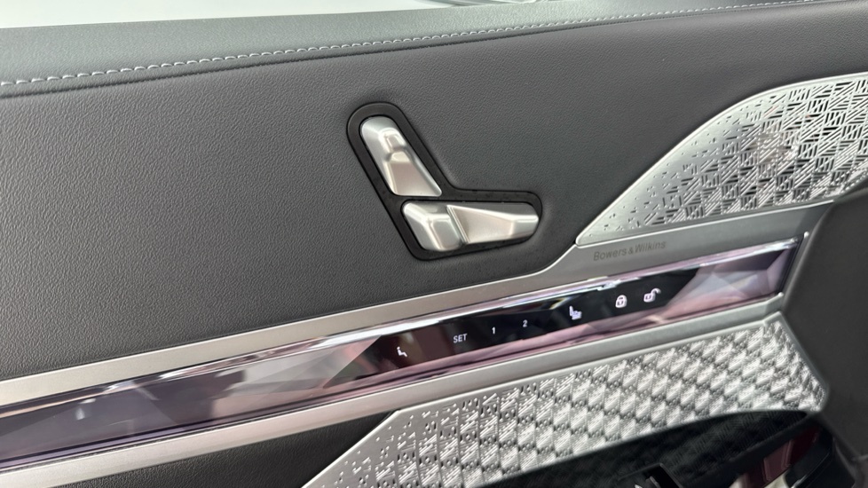 BMW 7 Series M760e Xdrive Black #34