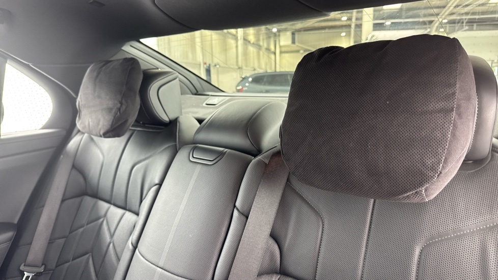 BMW 7 Series M760e Xdrive Black #40
