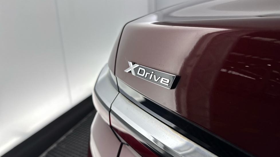 BMW 7 Series M760e Xdrive Black #25