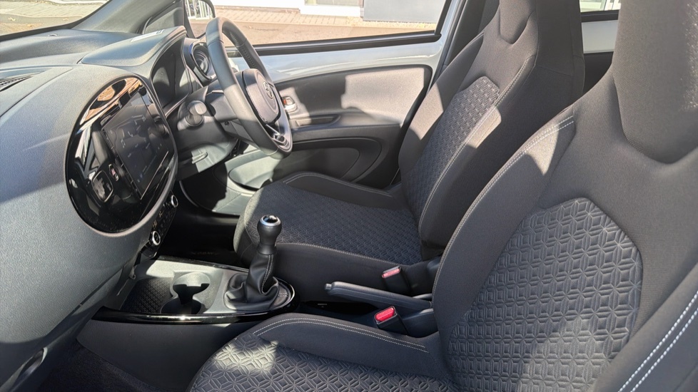 Toyota Aygo X Edge White #5