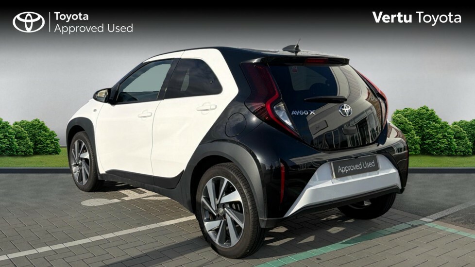 Toyota Aygo X Edge White #4