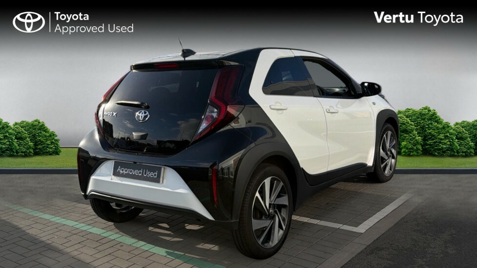 Toyota Aygo X Edge White #2
