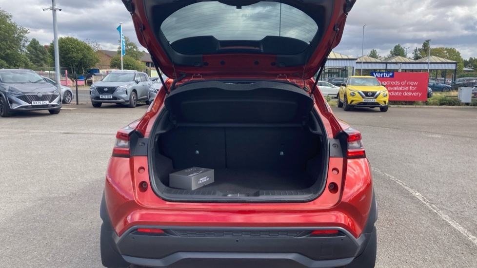 Nissan Juke Tekna Red #4