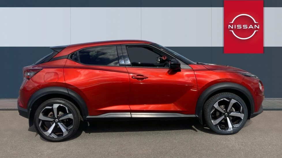 Nissan Juke Tekna Red #5
