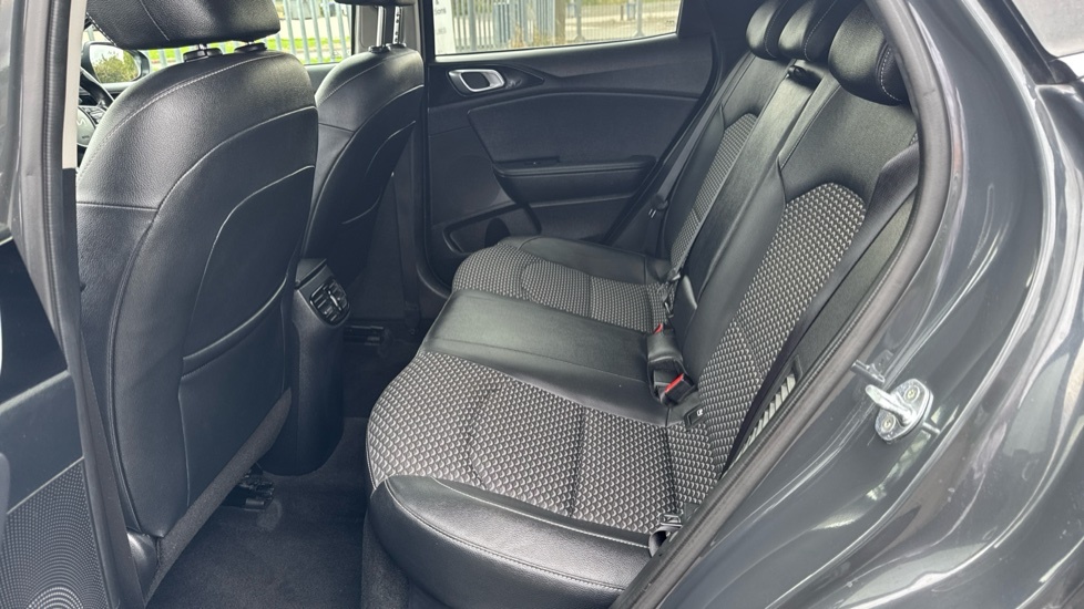 Kia Xceed 1.5 T-gdi 2 White #16