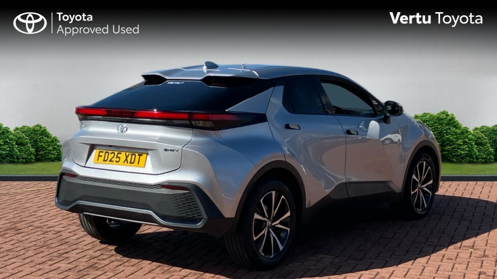 Toyota C-Hr Design White #2