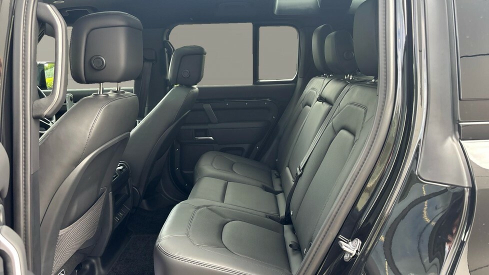 Land Rover Defender 110 X-dynamic Hse Black #4