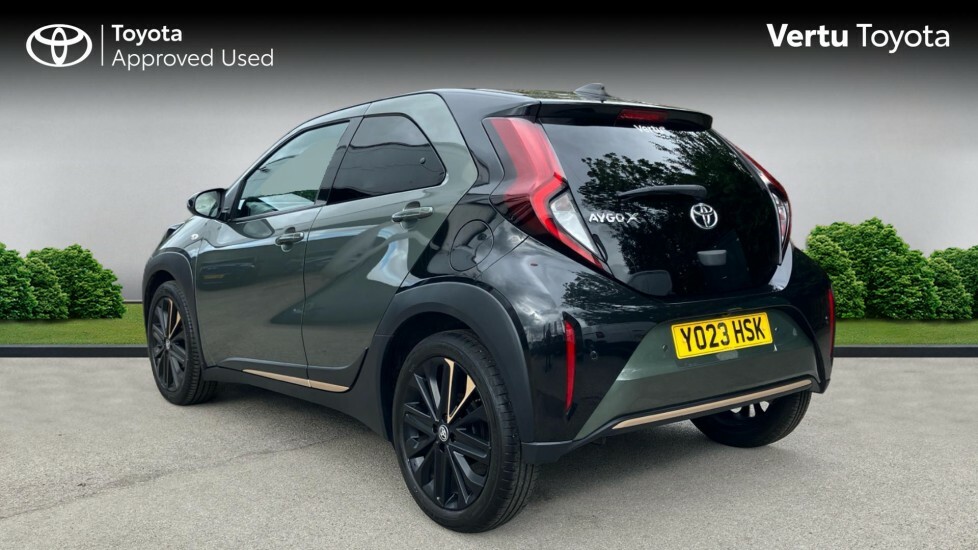 Toyota Aygo X Air Edition Green #4