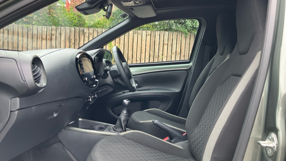 Toyota Aygo X Air Edition Green #5