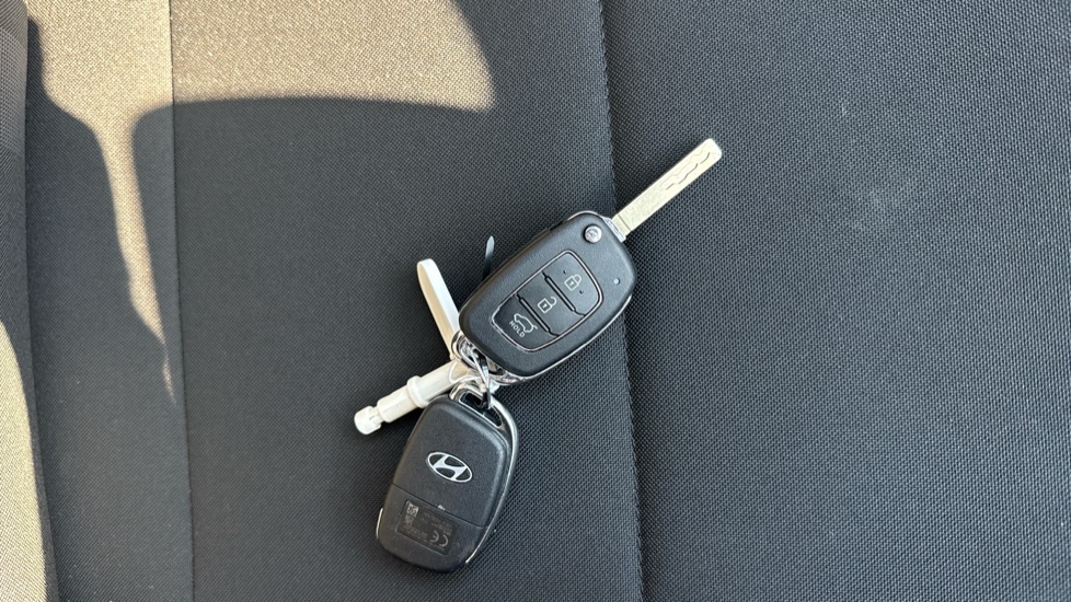 Hyundai I20 Hatchback Blue #19