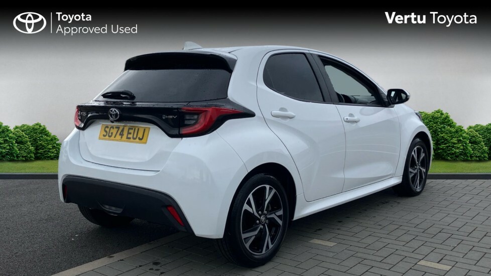 Toyota Yaris Design SG74EUJ White #2