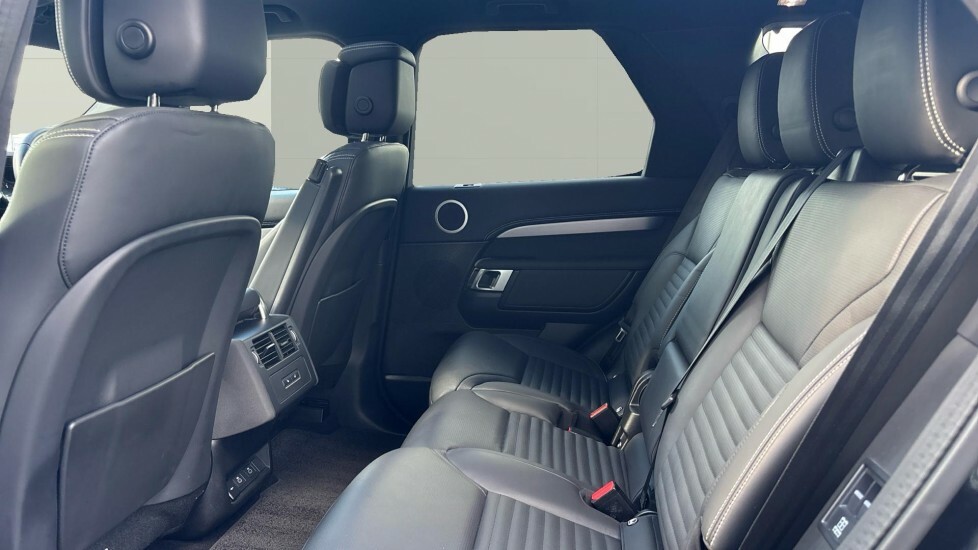 Land Rover Discovery Dynamic Hse Black #4