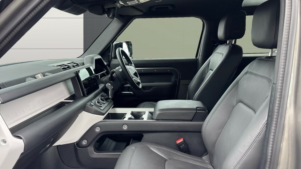 Land Rover Defender 90 X-dynamic Hse Silver #3