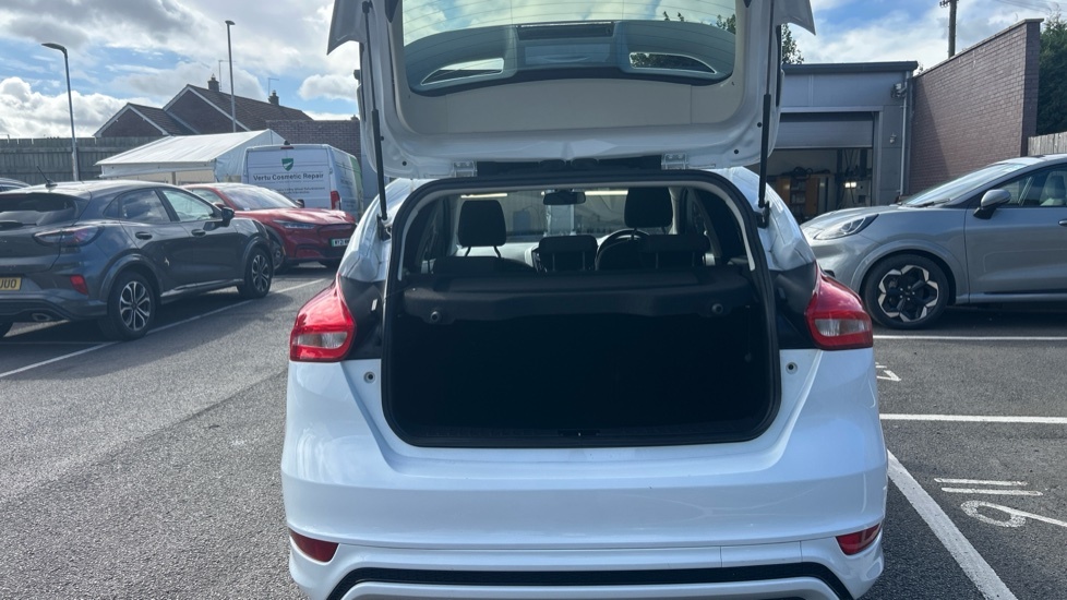 Ford Focus Zetec S NL15NXO White #4