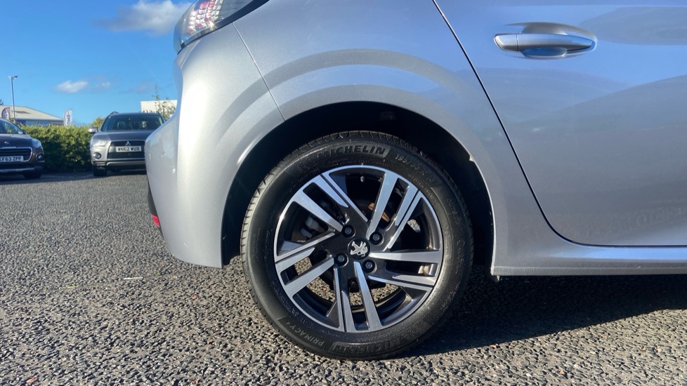 Peugeot 208 1.2 Puretech Active Premium White #7
