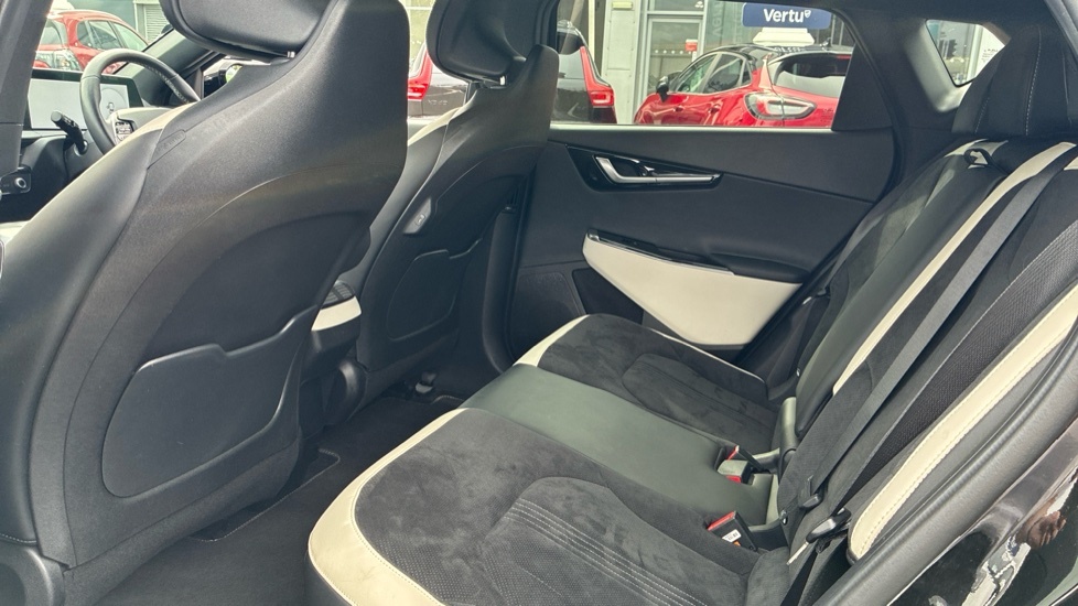 Kia EV6 77.4 Kwh Air Red #16